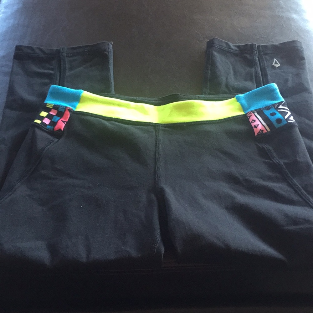 Aztec design Ivivva crops